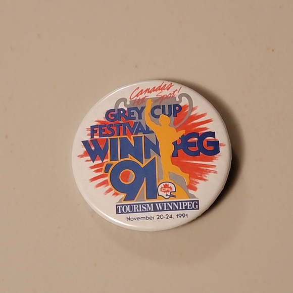 CFL Three Winnipeg Grey Cup & One Blue Bombers Buttons - Picture 5 of 7